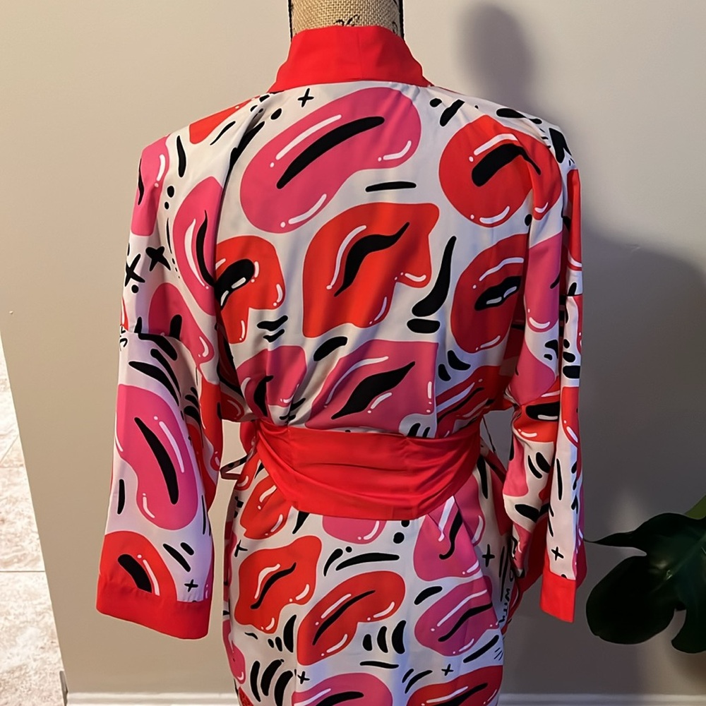 Nuno Jason Naylor Wrapped with Love Luscious Lips Kimono Robe Satin - Picture 7 of 10